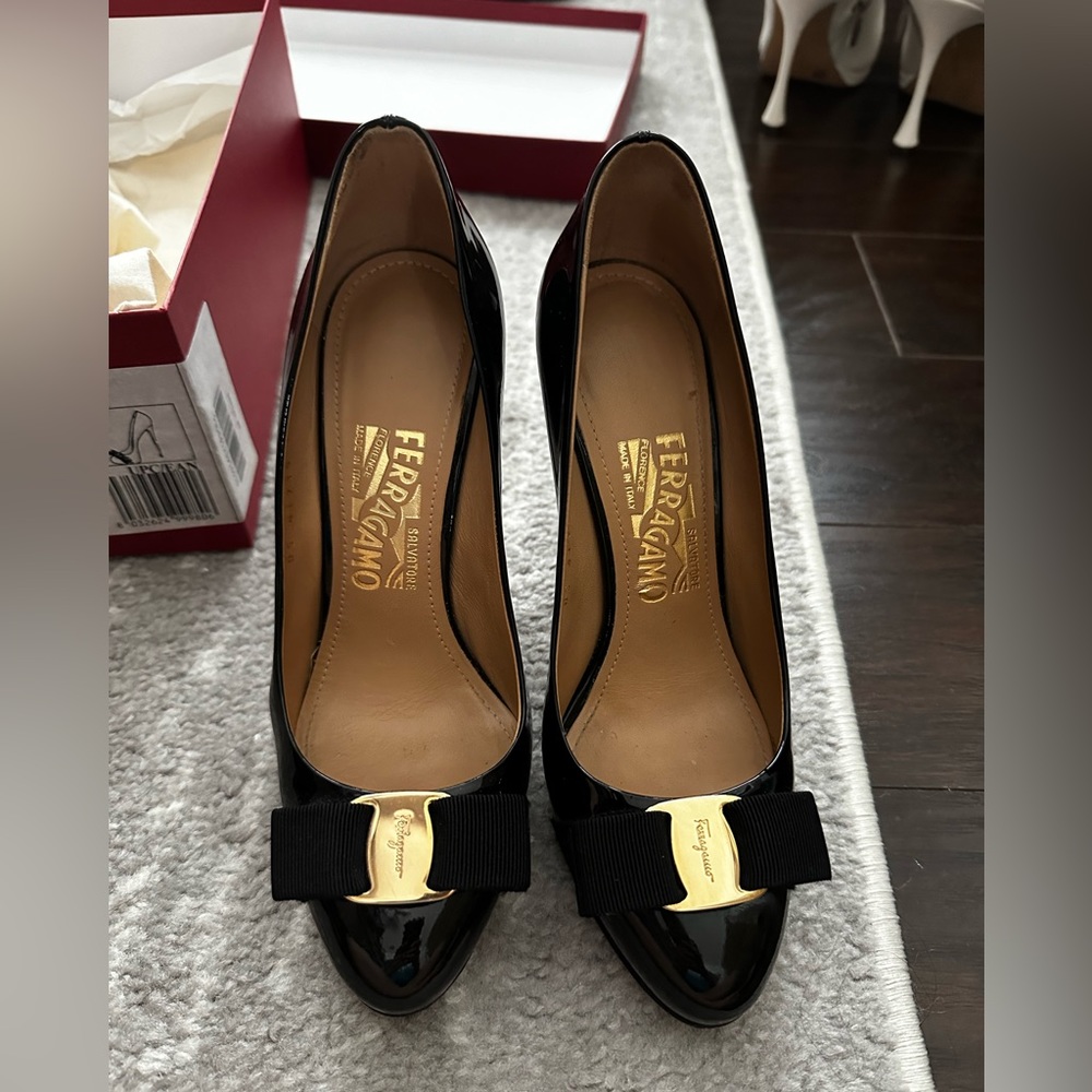 Salvatore Ferragamo Size 7 C Riley Heels